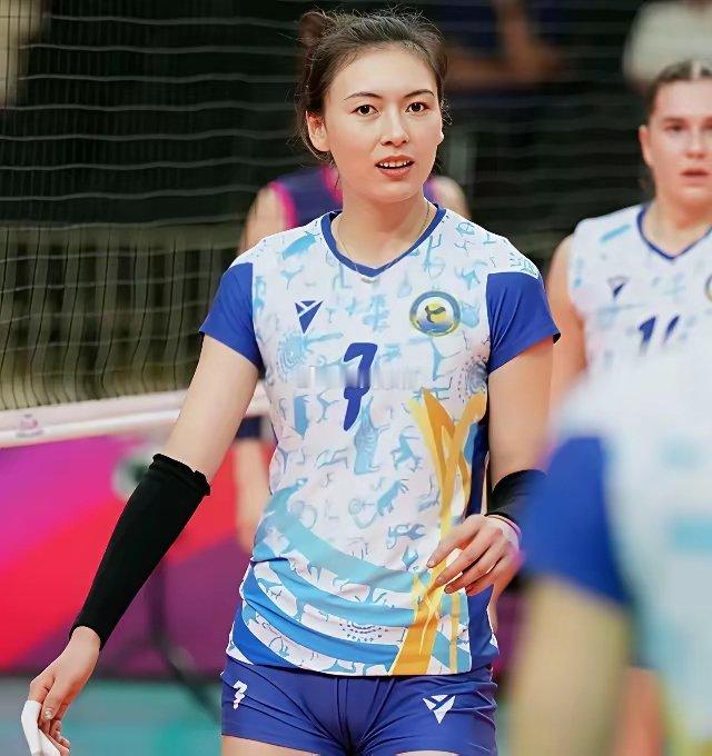 她被称女排球坛的张柏芝，曾入选中国女排国家队