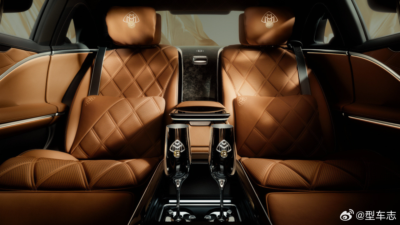 奔驰推出梅赛德斯-迈巴赫S680V12特别版，向迈巴赫齐柏林飞艇致敬。全