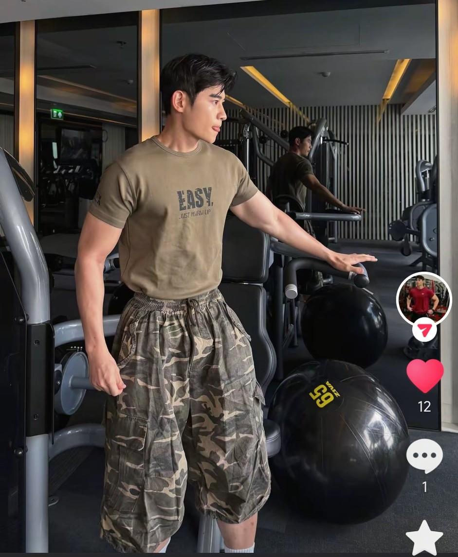 我怀疑我被做局了，抖音每天都向我推三样东西，一：肌肉男，二：各种瑜伽健身衣