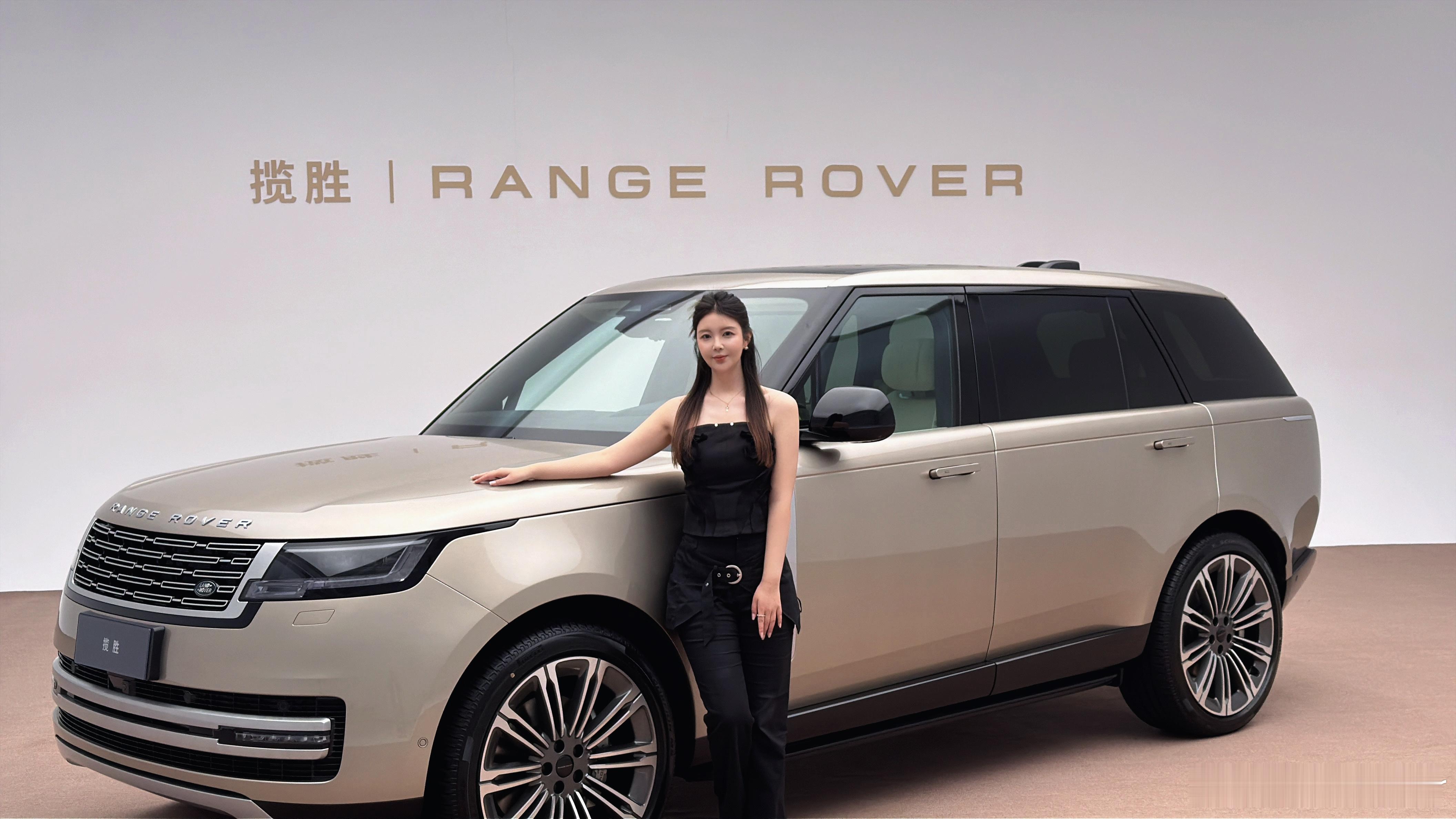 最近就是两眼一睁就是拍！新卫士&新揽胜AB版两种截然不同的风格更喜欢哪台？