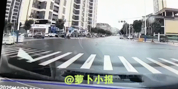 小米su7司机，你们是真离谱出了天际啊。10月22日，同一天两个小米su7司机