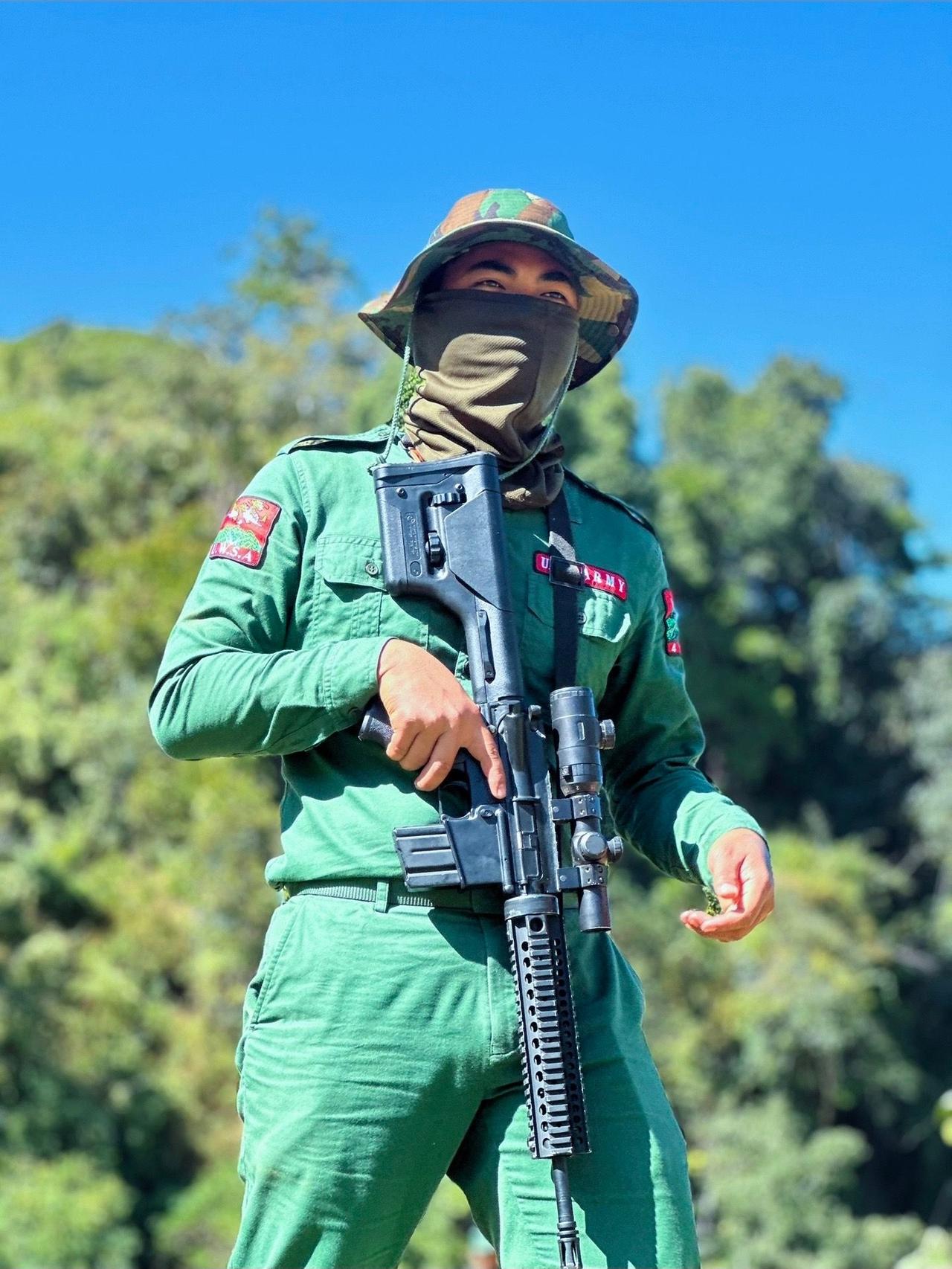 佤邦士兵这是什么AR狙击步枪？佤邦军队装备最多的武器，还是仿制81杠的佤1和