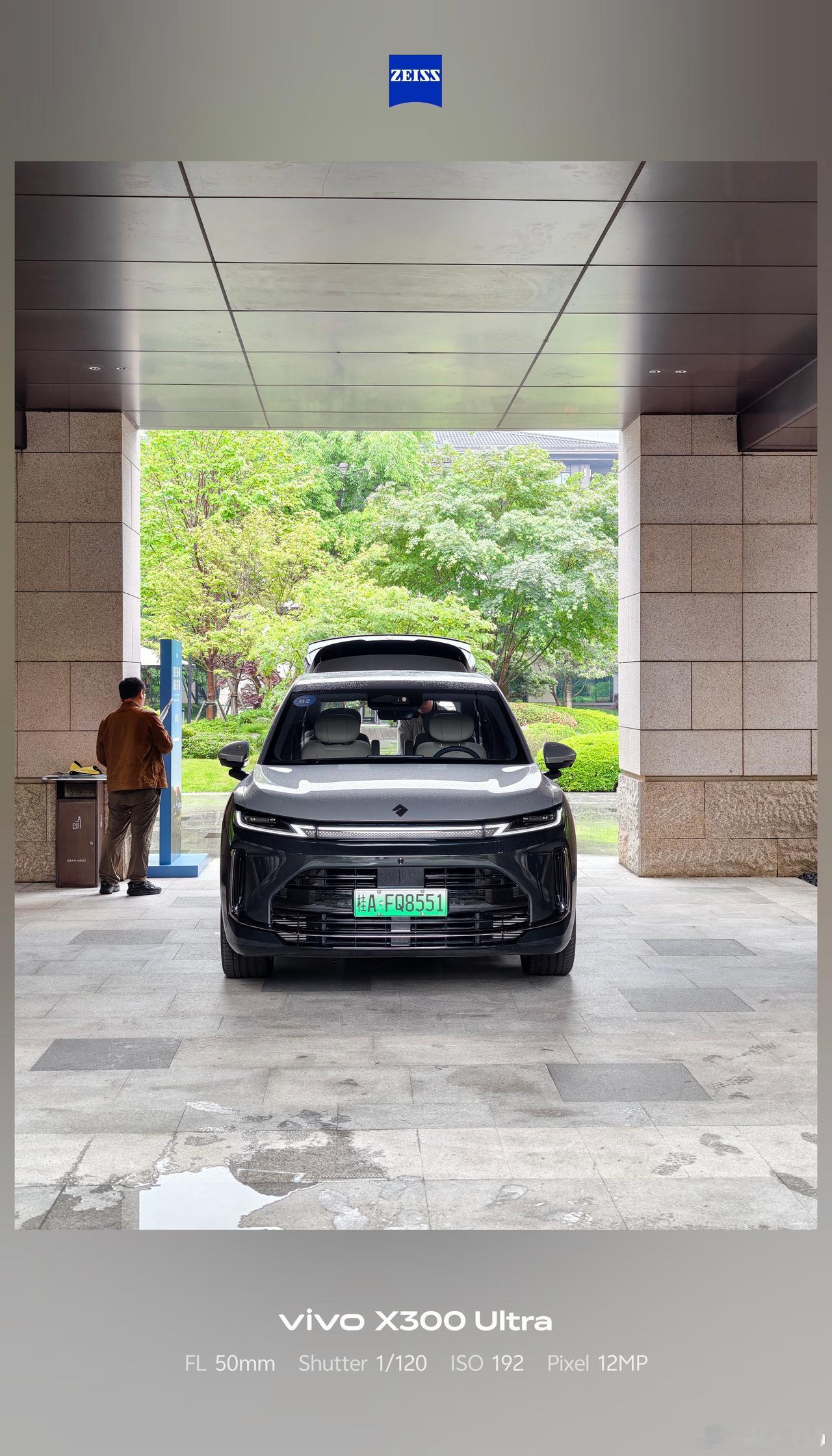 华境S的空间有多离谱作为一款插混大六座SUV它给了你一个巨大的下沉式的背后箱