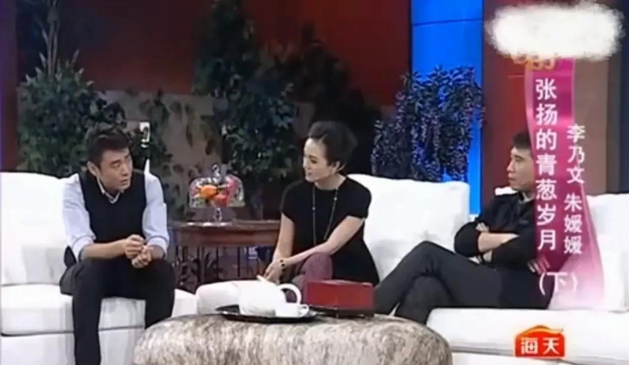 演员李乃文说：“上大学那会儿，家里给的生活费不多，我记得唐旭是一个月四百，我一开