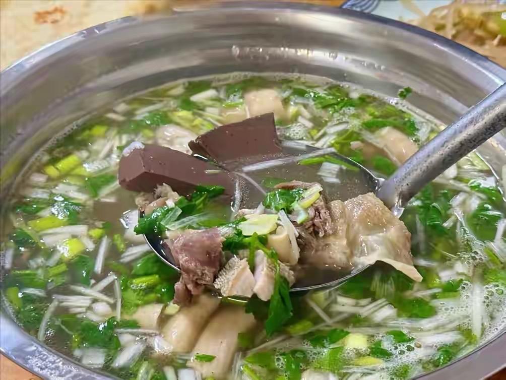 山东潍坊“8大地标美食”，你吃过几个1、临朐全羊2、青州糕点3、潍坊朝天