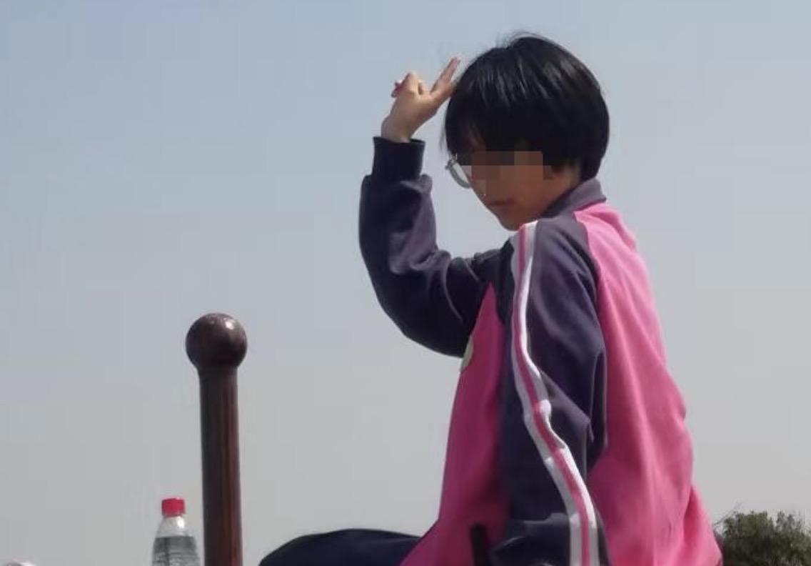 上海15岁女生在军训期间突然晕倒，在送医抢救无效后而去世，家属称孩子身体素质很好