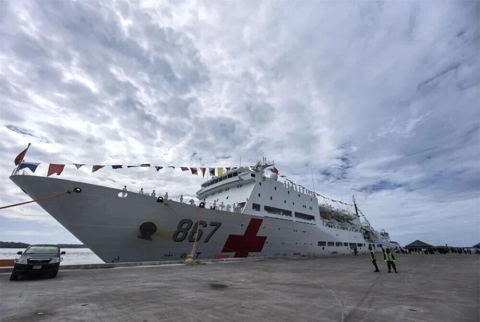 美军在委内瑞拉海岸开火之际，解放军万吨巨舰抵达加勒比海。 11月11日，美军
