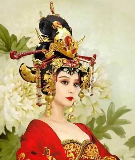 中国历史上唯一一个女皇帝，用了四十年爬上那把椅子，最后怎么下来的？被儿子逼退