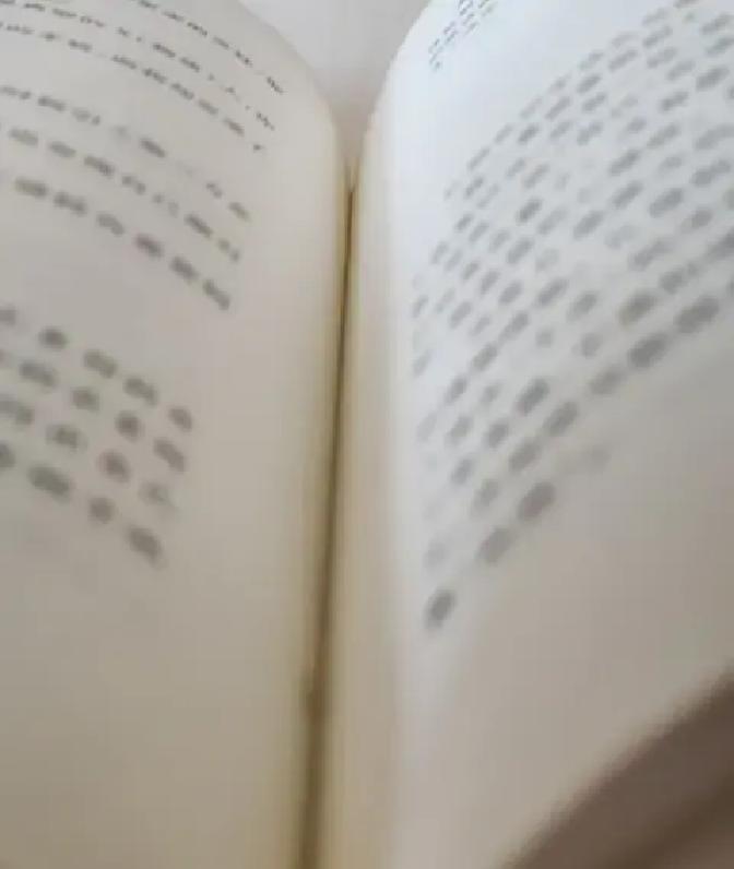 《红楼梦》读完，总让人心里空落落的。大观园曾经那么热闹，海棠诗社大家吟诗作对，螃