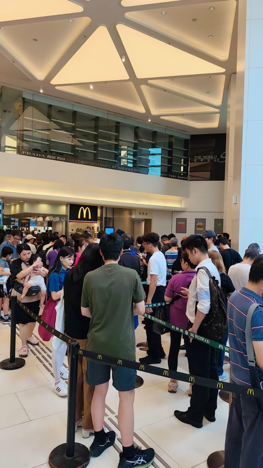 行过坚尼地城间麦当劳吓亲！！会唔会太多人排队🤯🤯