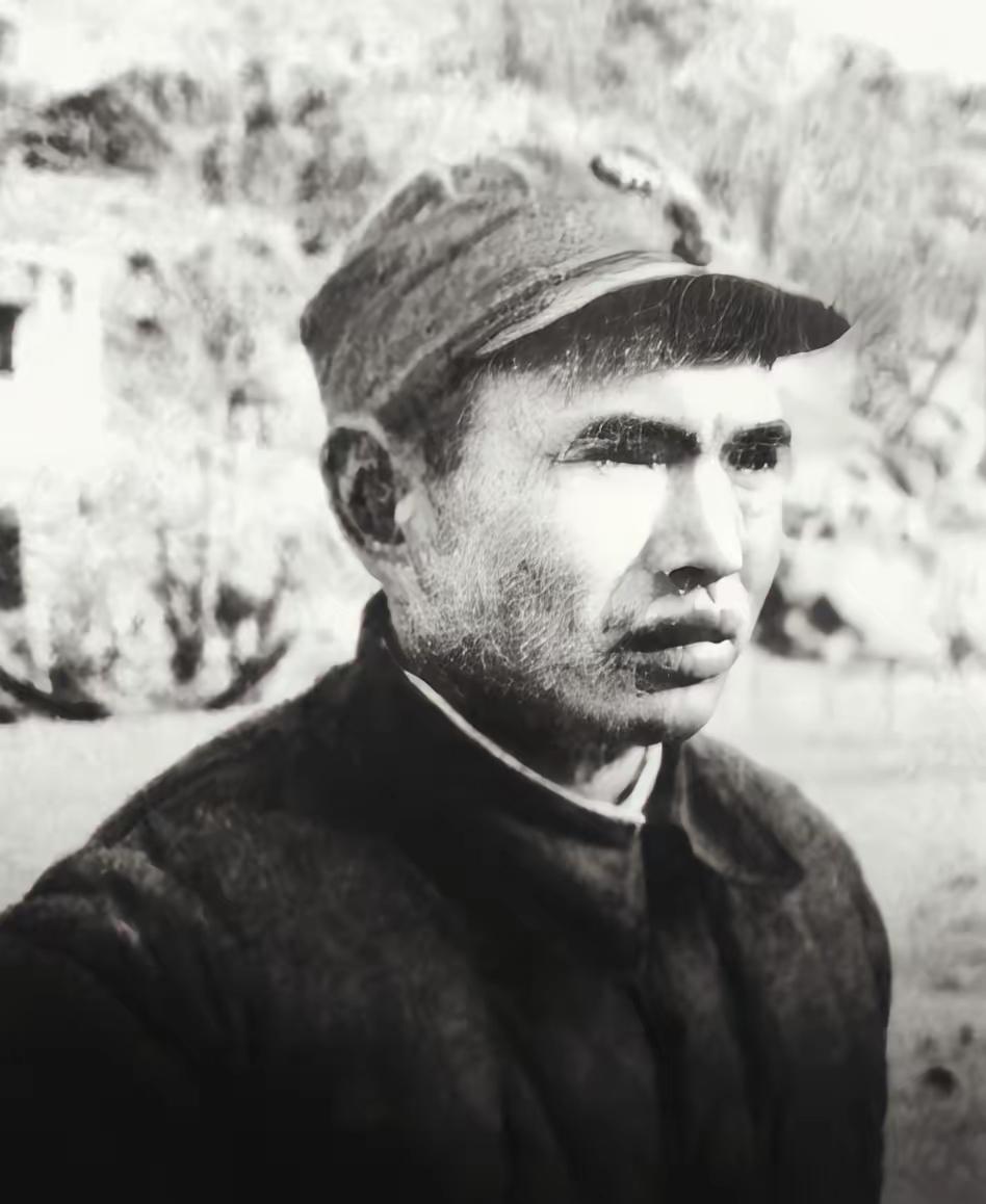 1938年，八路军营长，让战士们反冲锋，谁知，到了半山，营长又下令：背日军尸体上