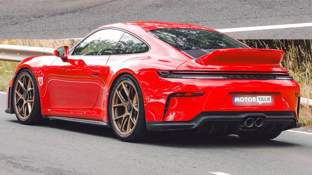 911GT3，鸭尾版？基于4.0L高转自吸发动机，保时捷把仓库里有的配件各种