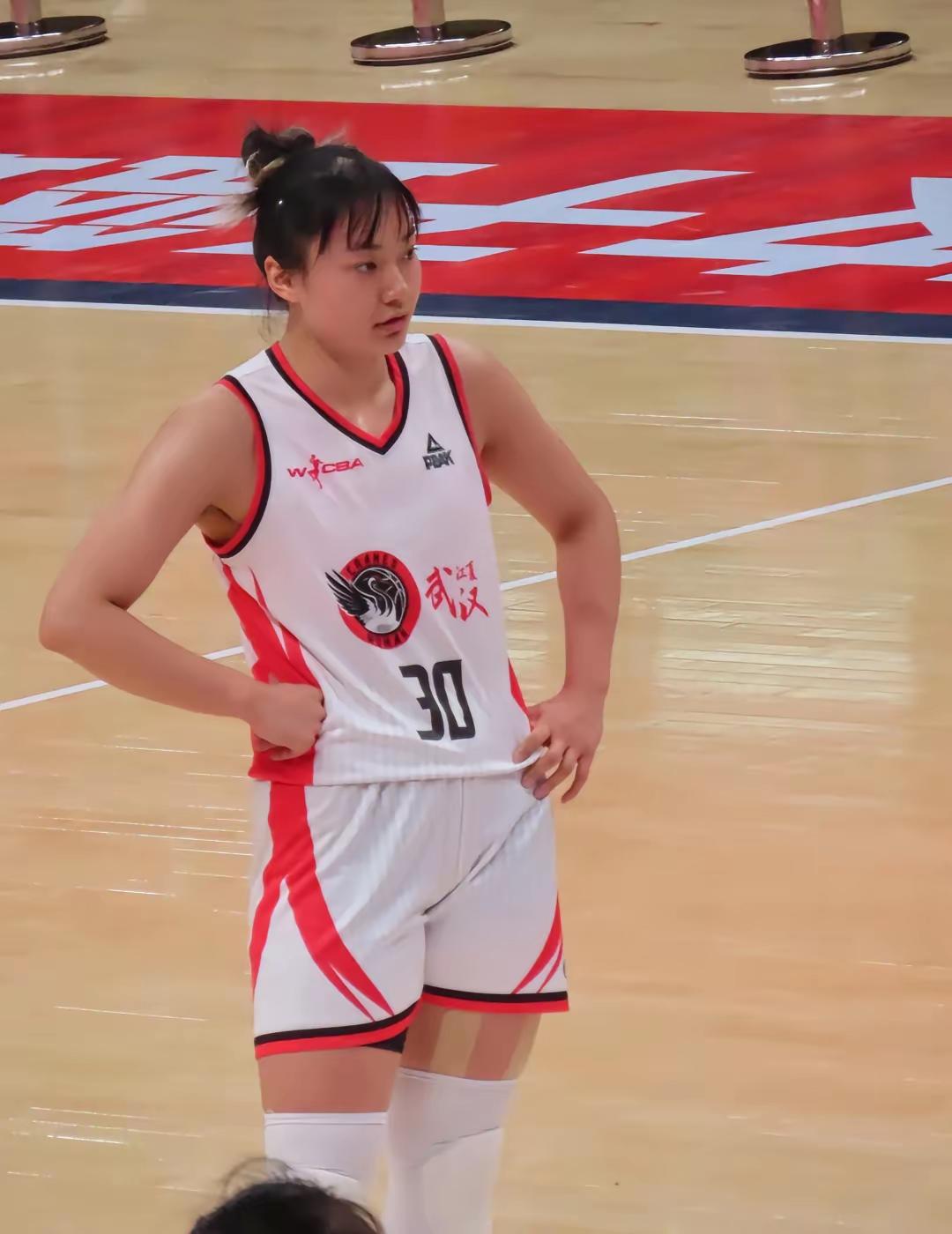 武汉女篮主教练能力真的不行此前我关注武汉女篮并不多，包括对武汉女篮主教练李建