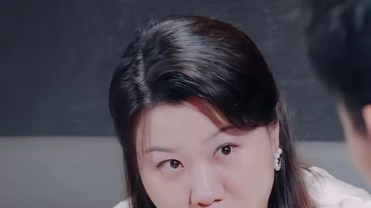 顶尖的圈子很小，只要不是唯一性，更容易被替代。因为都足够优秀，客户换人更容易。