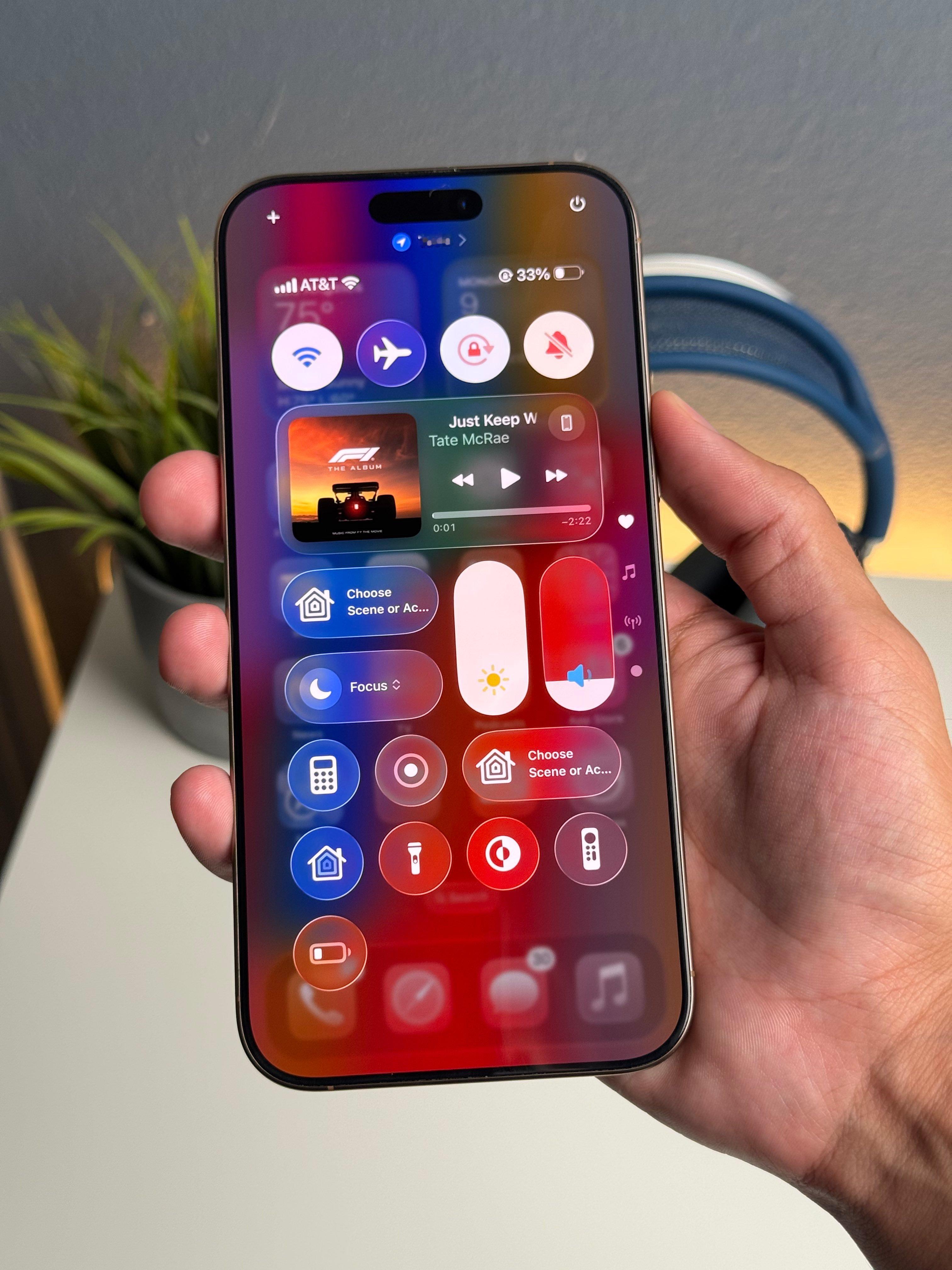 iOS26上最大的一坨，就是这个控制中心根本就没考虑过阅
