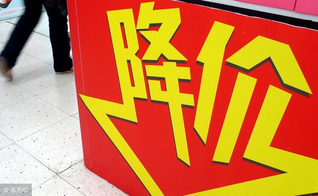 2026年下半年国内燃油车开启大范围降价，豪华品牌让利幅度最大，部分车型价格直接腰斩，合资燃油车跟着
