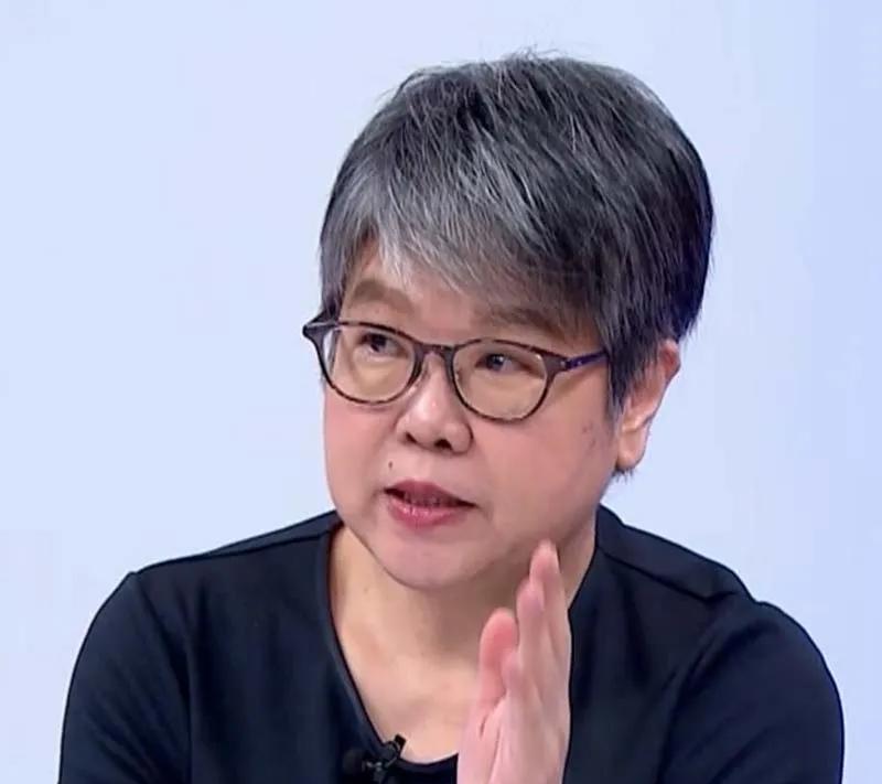 黄光芹表演得有些过分了，先是和民众党不分区提名人开撕，接着又在黄国昌面前挖苦陈之