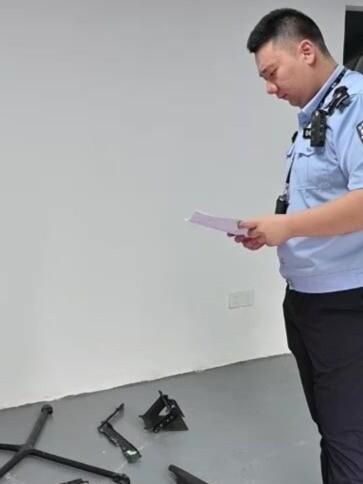 偷盗套路全曝光，不遮掩！7月1日海峡导报消息，上海嘉定姚女士一辆百万豪车停放地