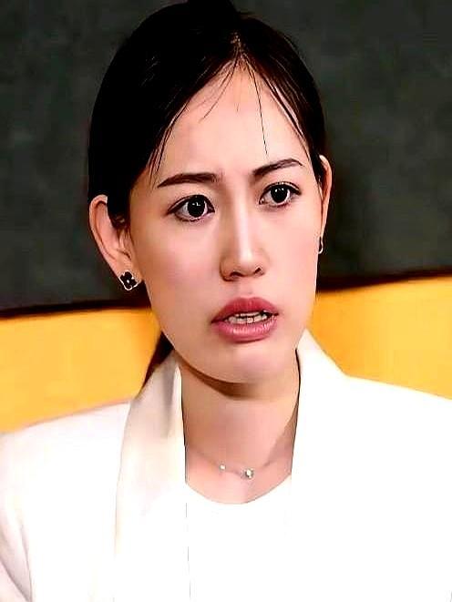 离婚9年，马蓉澳洲发文：人财两空，是我选错了。王宝强在《士兵突击》片场，浑