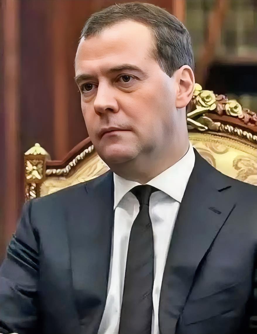 俄罗斯新消息，4月15日，梅德韦杰夫的一句话，让战场的边界再次向欧洲腹地投下阴