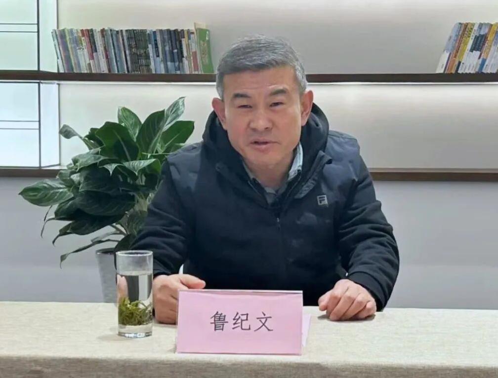 泰山很有名，没想到泰山脚下一个小小的居委会主任也会上热搜。山东泰安市泰山区泰前街