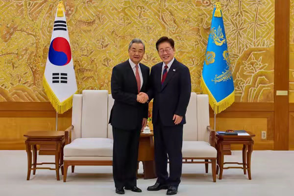 刚接待完中国外长，韩国扭脸对台湾地区出手，调整文化交流称谓。8月19日，韩国光州