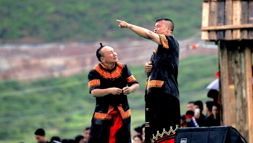 彝族电影.彝族搞笑首届中国彝语相声小品大赛