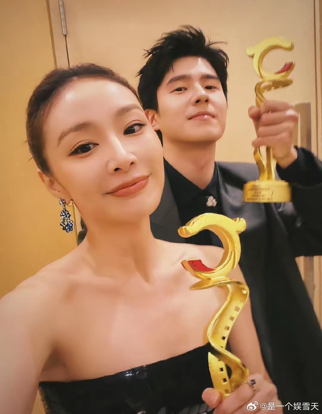 高叶，吐槽刘昊然，冲上热搜！3月21号，刘昊然和高叶凭借《南京照相馆》获得影帝和