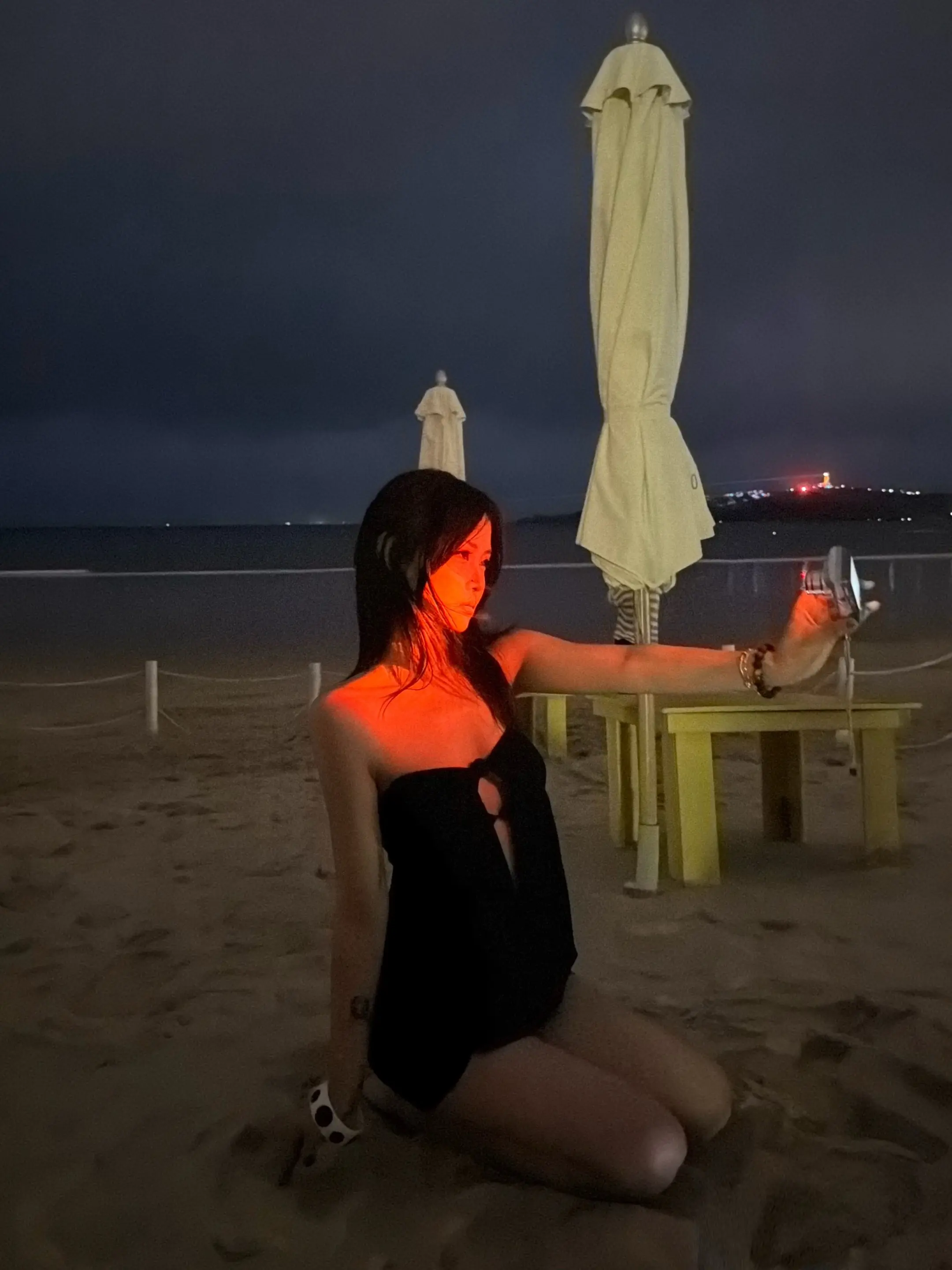 做了一场梦。醒来在蓝色海边