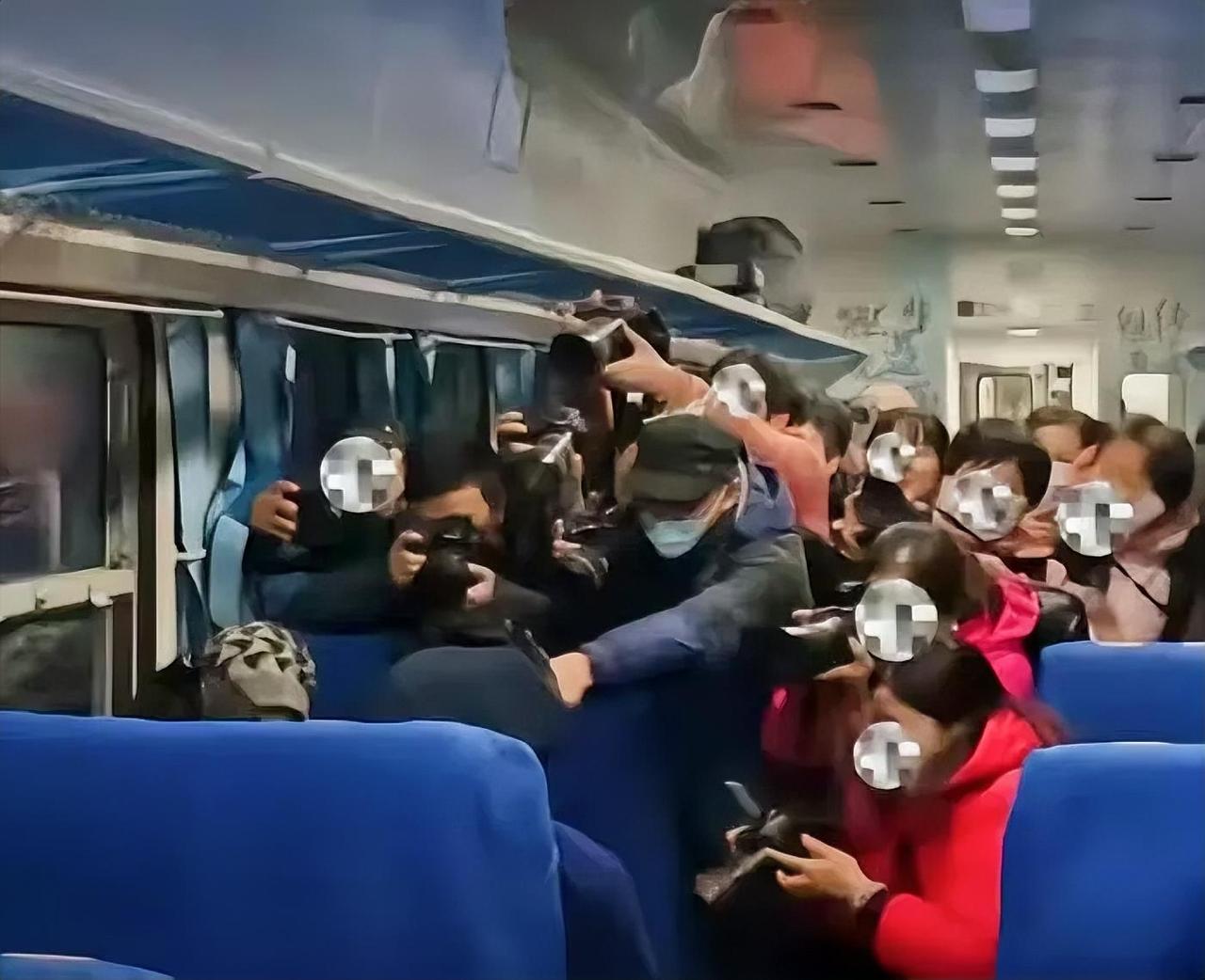 最近，一则让人心里堵得慌的新闻在社交媒体上炸开了锅。在四川凉山那趟承载着彝族同胞