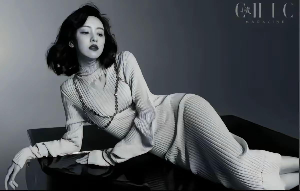 陈都灵[比心]大🔥之后，各种杂志封面纷至沓来，但…造型越来越奇怪[无奈吐舌]