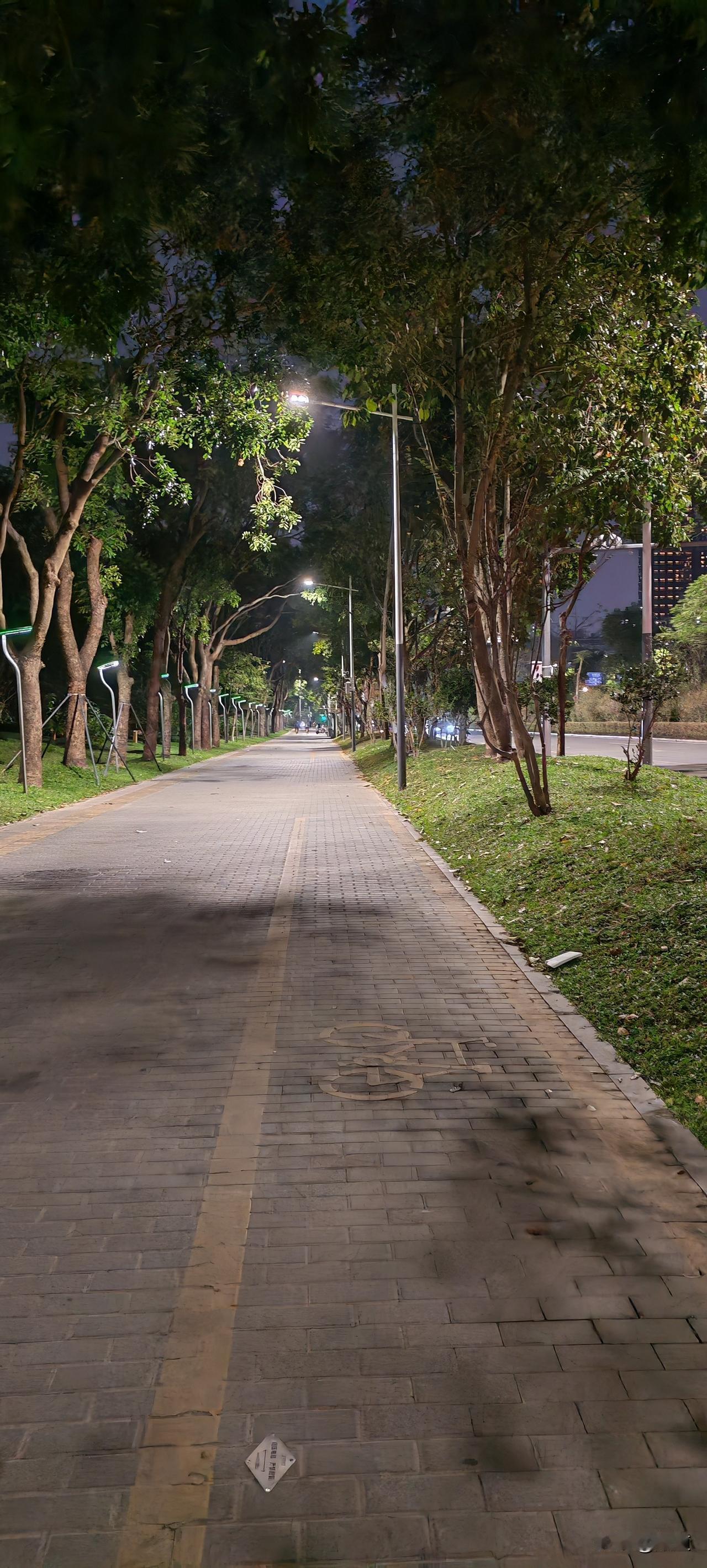 想想我那即将成为前夫的他，也蛮会自救的。我走后，他的天可能也是塌了，砸得晕头转向