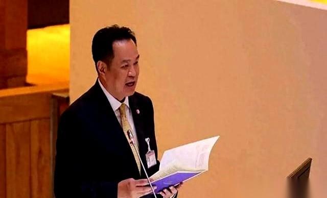 泰国这盘棋，真是神了。你敢信吗？把你推上总理宝座的，是你最大的对手。然后人家拍