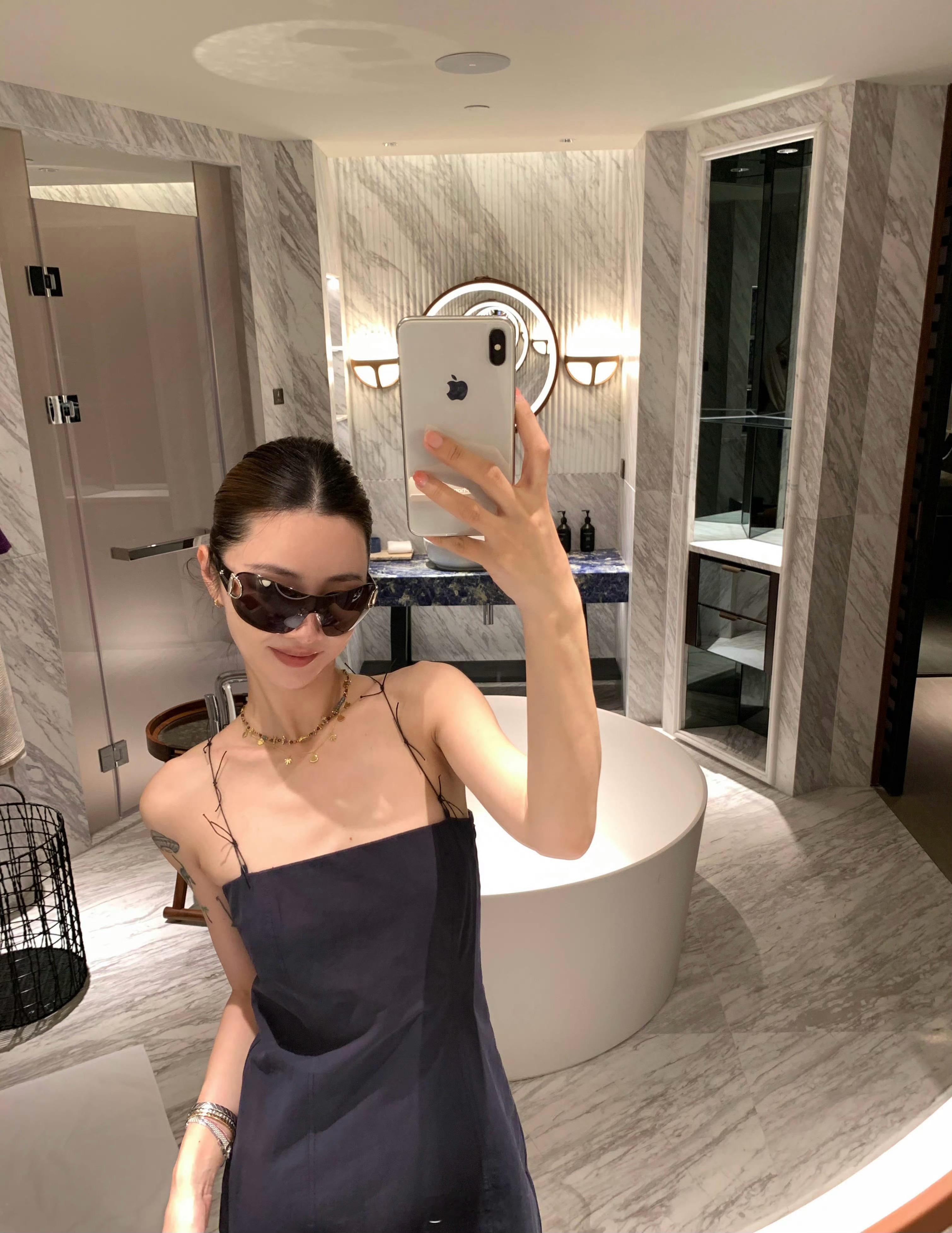 刷到一个好看的小姐姐还在用iPhoneXs！