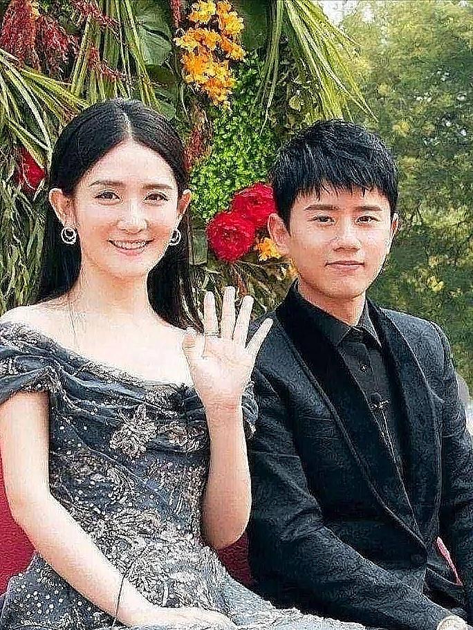 张杰谢娜当年有多清醒？8000万汤臣一品不买反租2011年，张杰谢娜大婚轰