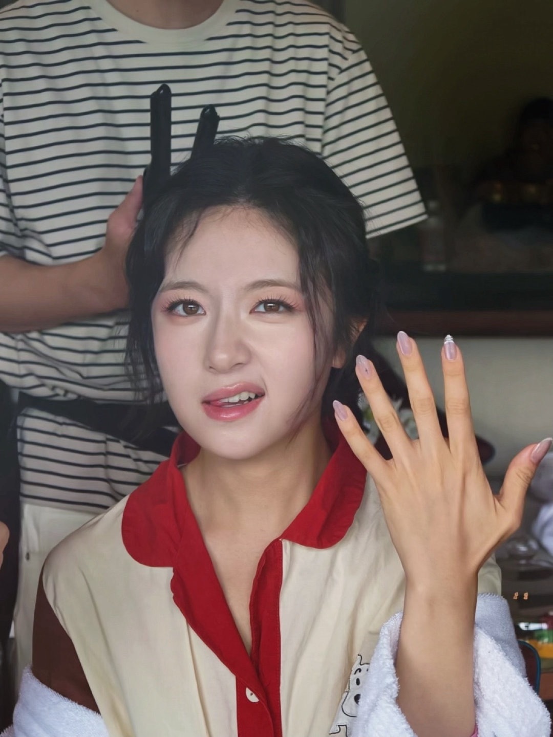 李兰迪才开始拍出发图压轴拍摄模式开启，别家大片陆续释出，终于等到李兰迪开拍出发图
