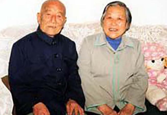 1971年，陕西一贫农贪图便宜，娶了小他10岁不要彩礼，离过婚且坐过牢的女干部，