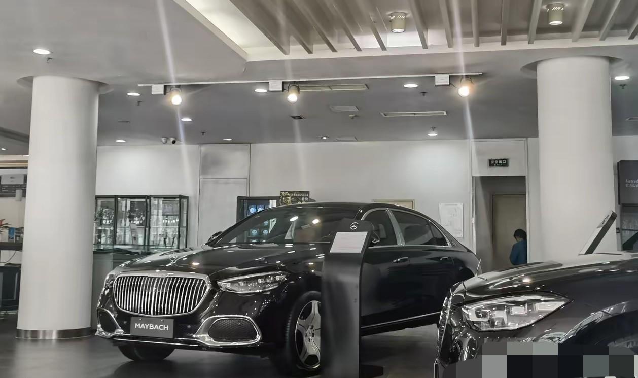 老话说得好：东方不亮西方亮，可这回奔驰是西方亮了东方塌了方老话说得好：东方不