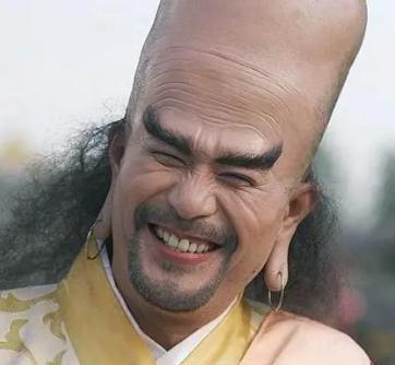 1994年云南片场，一个穿戏服的香港演员拦住路过的女兵，开口就是“我是徐锦江，做