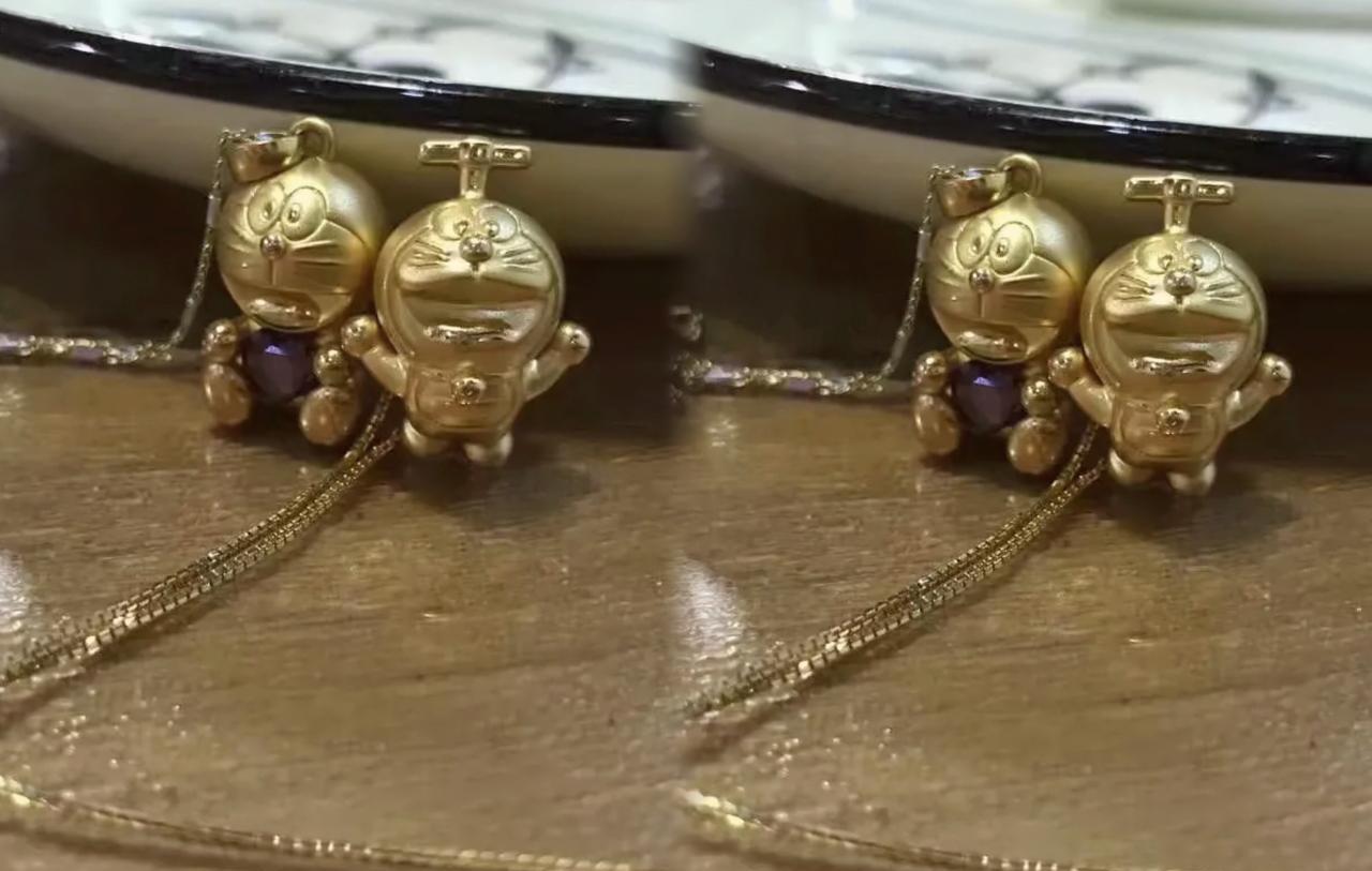 戴着金手镯的左手，可能正被人用红外线隔着墙瞄准。这不是电影。武汉刚破获的案子