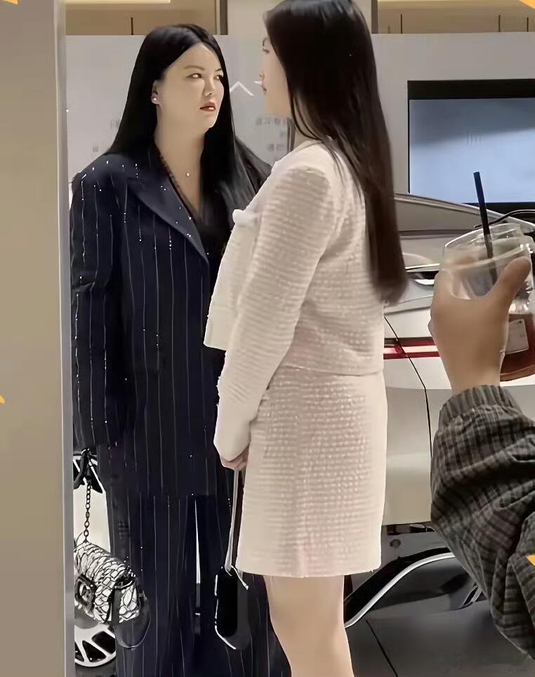 李湘年轻的时候也是个美少女啊，怎么女儿直接长成她现在的样子[笑着哭]​