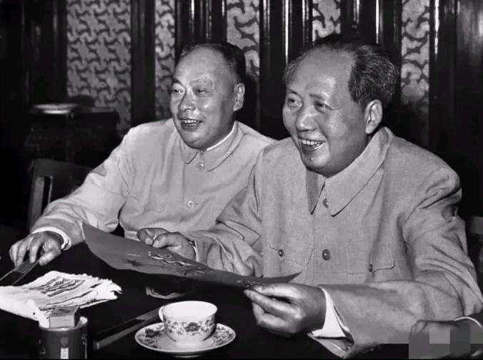陈毅元帅高度评价毛主席：三大能力无人能及！在开国元帅当中，陈毅和毛主席的情