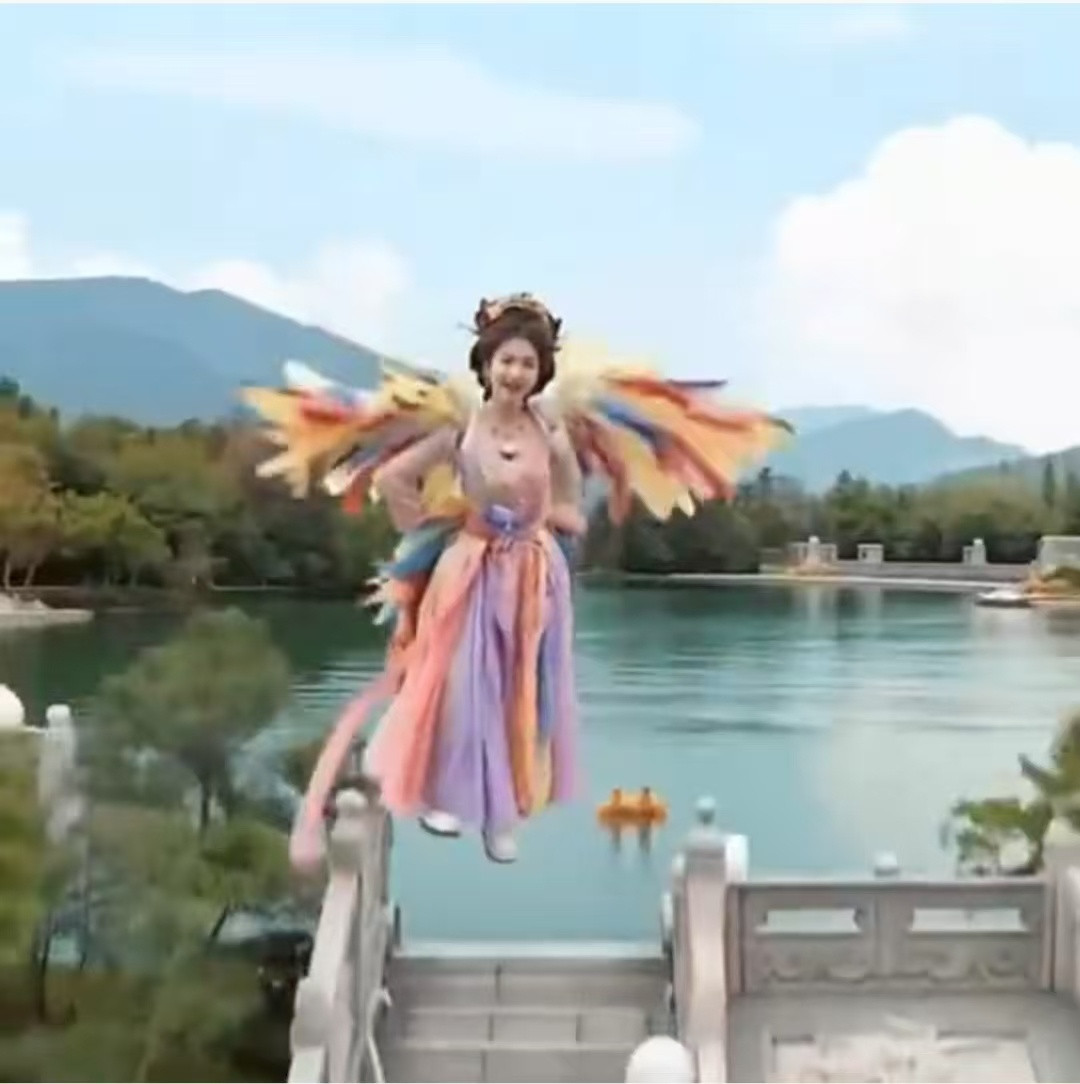 谁给白鹿做的特效在游戏环节中，白鹿的每一个动作都被特效巧妙加持，充满了创意和惊喜