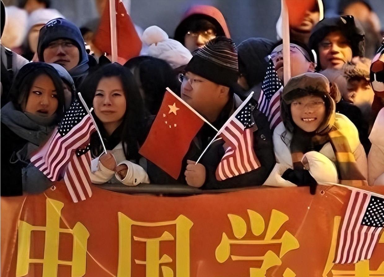 同样一个中国留学生，前脚刚踏上美国机场，直接被关“小黑屋”查了80多个小时，本科