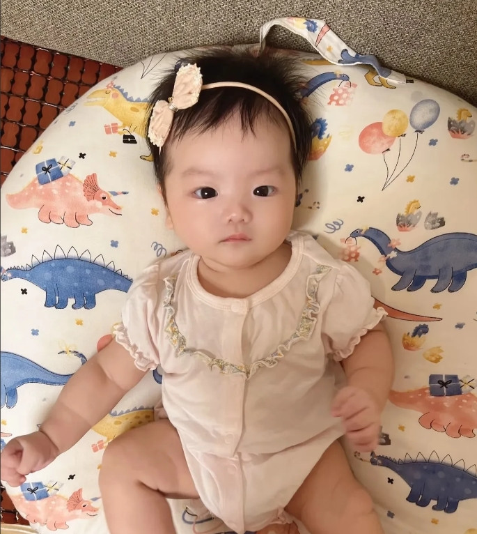 儿媳产假结束了，今天说要回公司上班。昨晚她突然提出来要把三个月大的孙女送我们这带