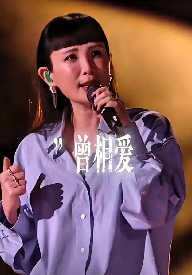 第八名被淘汰，魏如萱乐得跟拿了冠军似的。凌晨发长文，上来就承认：唱错了。《心