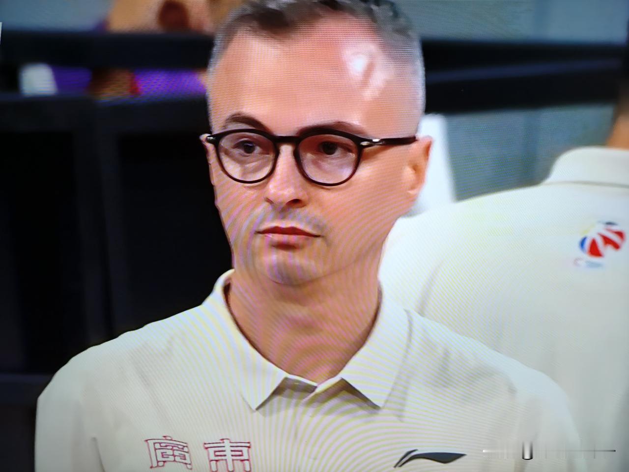 昨晚，只有一个外援的广东男篮，被山东男篮打回了原型？还是预谋外教下课已经开始？从
