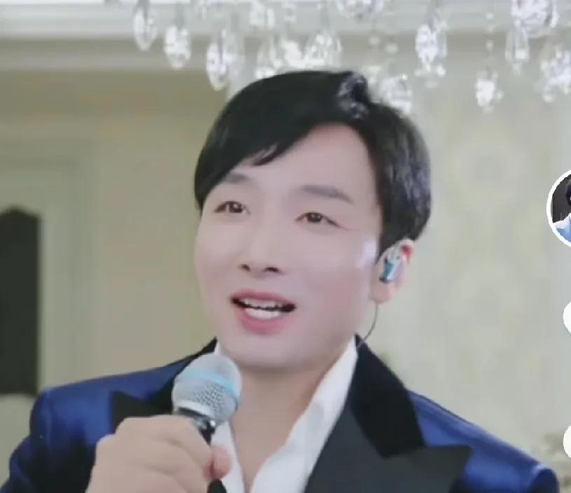 #我的宝藏兴趣#张兰复出直播给小健健带来了希望。其实小健健自封号以来一直很努