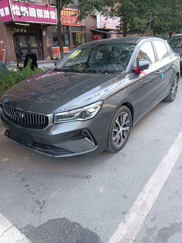 恭喜我成为尊贵吉利车主性价比无敌。综合对比逸动，我选择了帝豪。几万的车能给到很