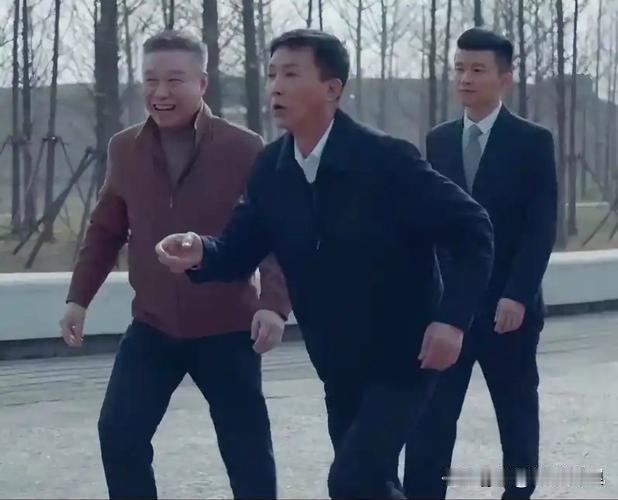什么叫人情世故？看看李达康是怎么和沙瑞金书记骑车的就知道了但只见李达康紧紧要